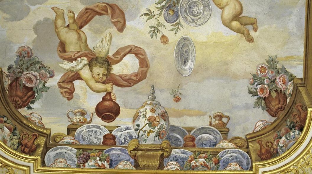 Malerei mit Delfter Tellern im Blumenzimmer von Schloss Favorite Rastatt