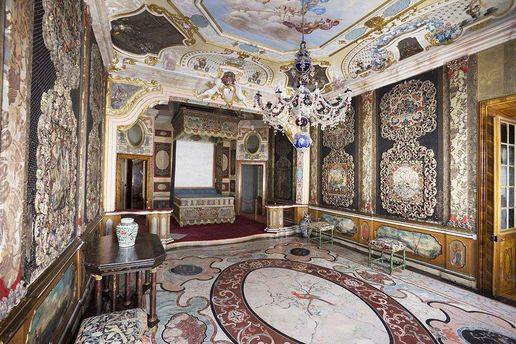Rastatt Favorite Palace, A look inside the state bedroom