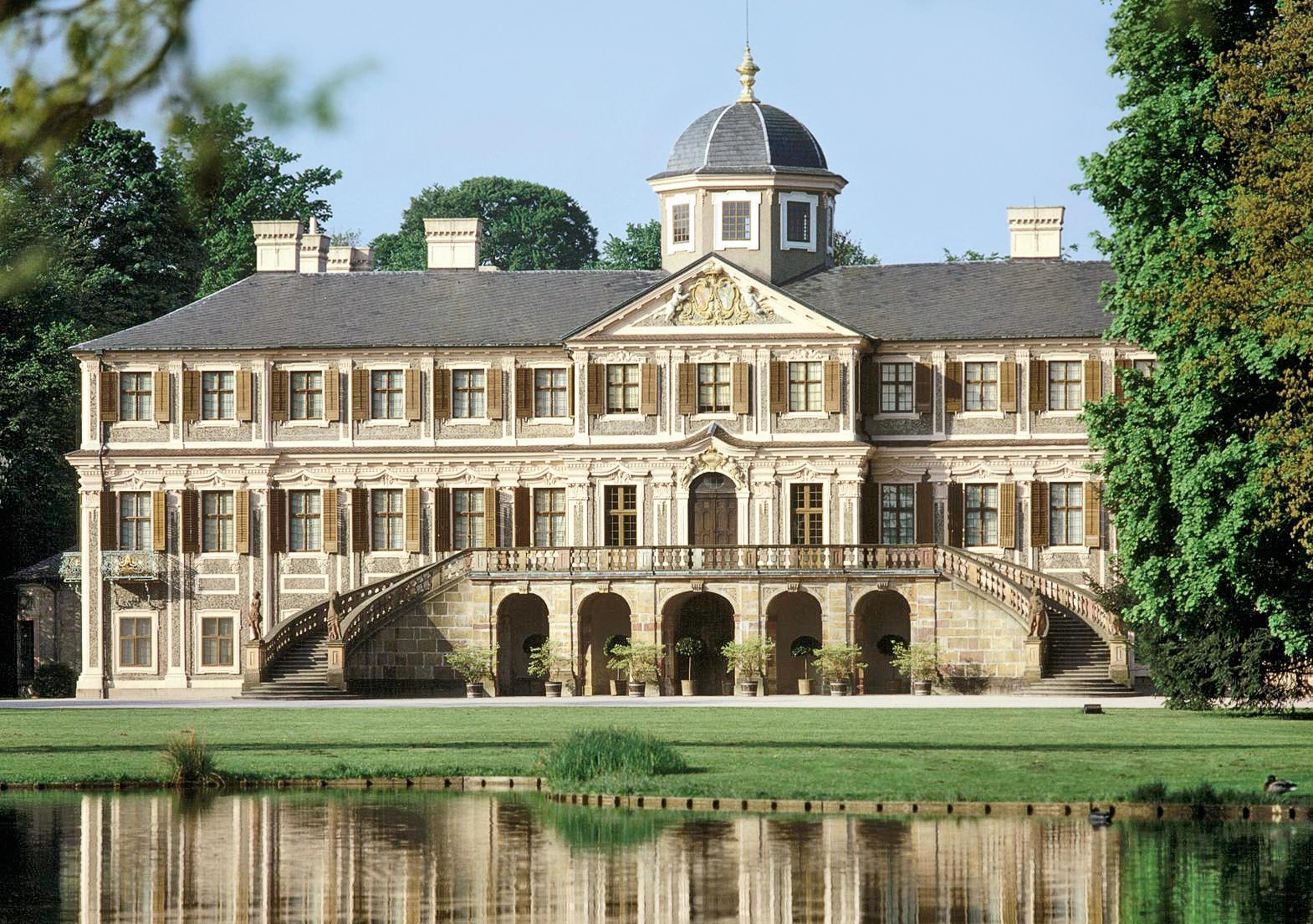 Hochzeitspaar Schloss Favorit Rastatt Foto Bild Hochzeit Hund Schloss Bilder Auf Fotocommunity