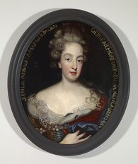 Foto: Staatliche Schlösser und Gärten Baden-Württemberg, Arnim Weischer Porträtmedaillon der Markgräfin Sibylla Augusta in Schloss Favorite Rastatt