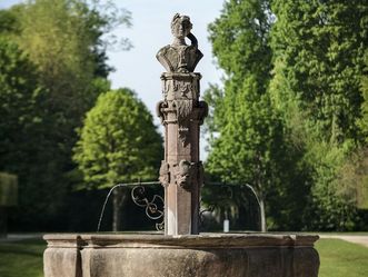 Schloss Favorite Rastatt, Brunnen im Schlossgarten
