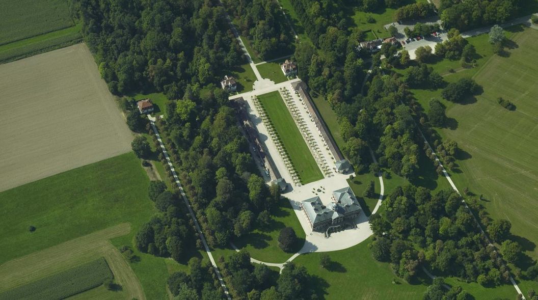 Luftbild von Schloss Favorite Rastatt mit Schlossgarten