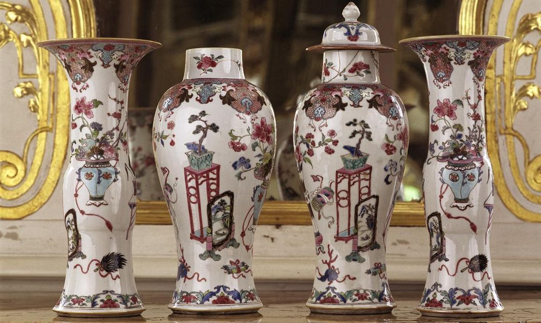 Rose motif Chinese porcelain in the hall of mirrors, Rastatt Favorite Palace