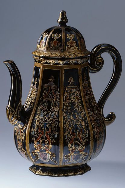 Coffee pot made of “black porcelain”, Rastatt Favorite Palace