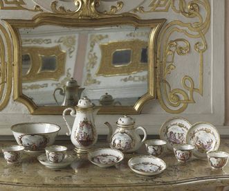 Rastatt Favorite Palace, porcelain in the hall of mirrors