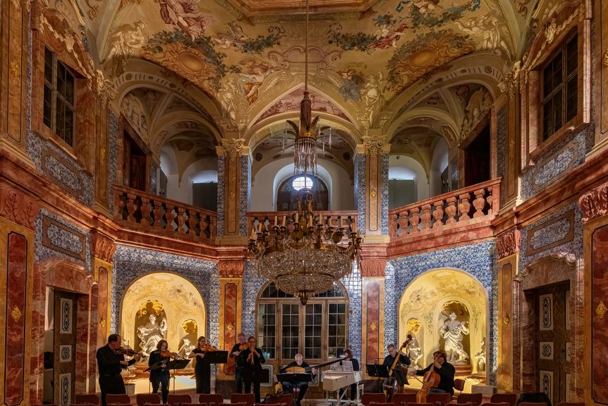 Schloss Favorite Rastatt, Event, Musiker des Karlsruher Barockensembles in der Sala Terrana