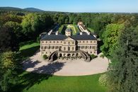 Foto: Staatliche Schlösser und Gärten Baden-Württemberg, Günther Bayerl Schloss Favorite Rastatt, Luftansicht des Schlosses